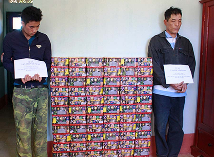 Một vụ vận chuyển, buôn bán pháo nổ qua Cửa khẩu Quốc tế Bờ Y bị lực lượng chức năng bắt giữ. Ảnh: Hoài Trần Một vụ vận chuyển, buôn bán pháo nổ qua Cửa khẩu Quốc tế Bờ Y bị lực lượng chức năng bắt giữ. Ảnh: Hoài Trần