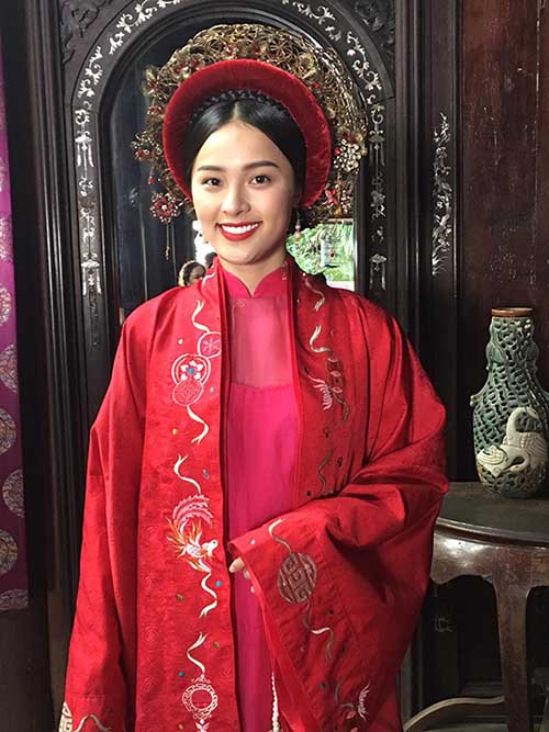 Hạ Vi đóng vai Tấm trong bộ phim Tấm Cám. Hạ Vi đóng vai Tấm trong bộ phim Tấm Cám.