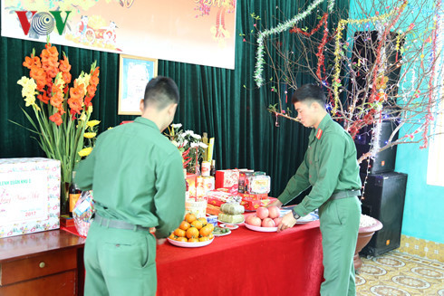 Các chiến sĩ Lữ đoàn phòng thủ đảo chuẩn bị Tết. Các chiến sỹ Lữ đoàn phòng thủ đảo chuẩn bị Tết.