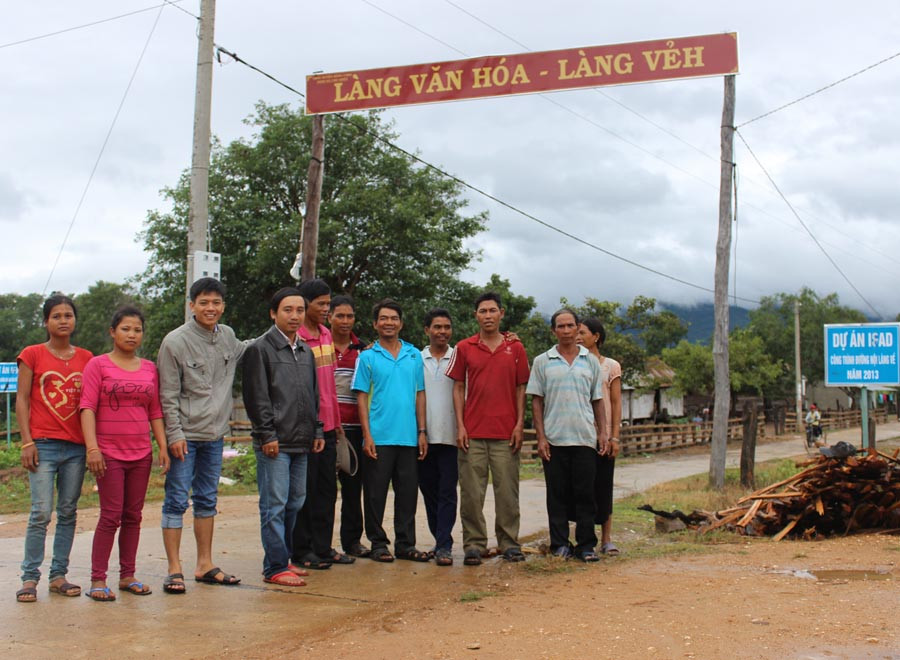 Đường vào làng Vẻh. Ảnh: N.D Đường vào làng Vẻh. Ảnh: N.D