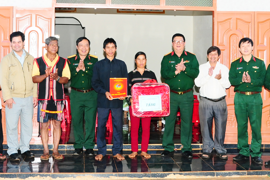 Binh đoàn 15 thường xuyên tổ chức các hoạt động an sinh xã hội. Ảnh: V.T Binh đoàn 15 thường xuyên tổ chức các hoạt động an sinh xã hội. Ảnh: V.T