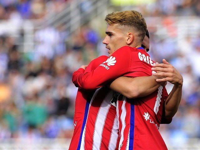 Niềm vui của Antoine Griezmann (phải) sau khi nâng tỉ số lên 2-0 cho Atletico Madrid. Ảnh: Getty Images
