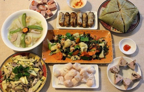 Mọi người nên biết cách cân bằng ăn uống trong dịp Tết (Ảnh minh họa) Mọi người nên biết cách cân bằng ăn uống trong dịp Tết (Ảnh minh họa)