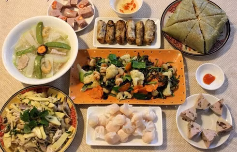  Mọi người nên biết cách cân bằng ăn uống trong dịp Tết (Ảnh minh họa)