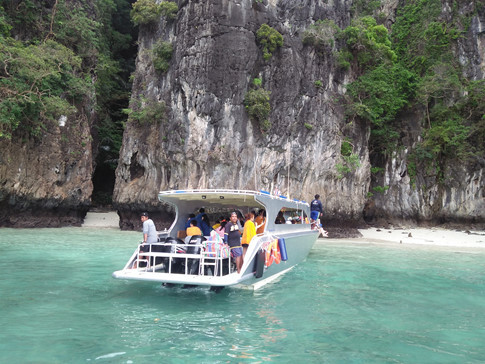 Quần đảo Phiphi nước xanh ngắt và trong lành vô cùng Quần đảo Phiphi nước xanh ngắt và trong lành vô cùng