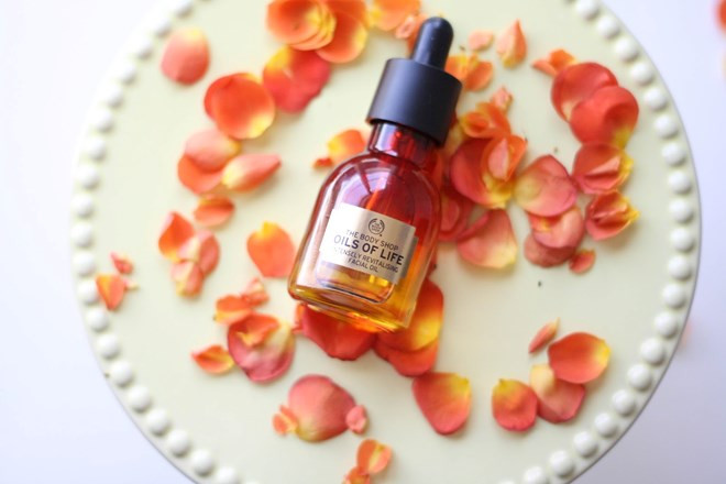 Dầu dưỡng chống lão hóa The Body Shop - Oils of life Intensely Revitalising Facial Oli