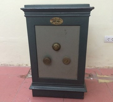 Chiếc két sắt Tuân lấy trộm ở nhà ông Phong.