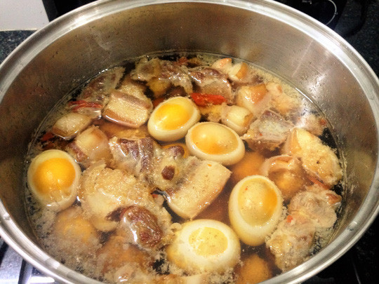 Kể cả nồi thịt kho tàu Kể cả nồi thịt kho tàu