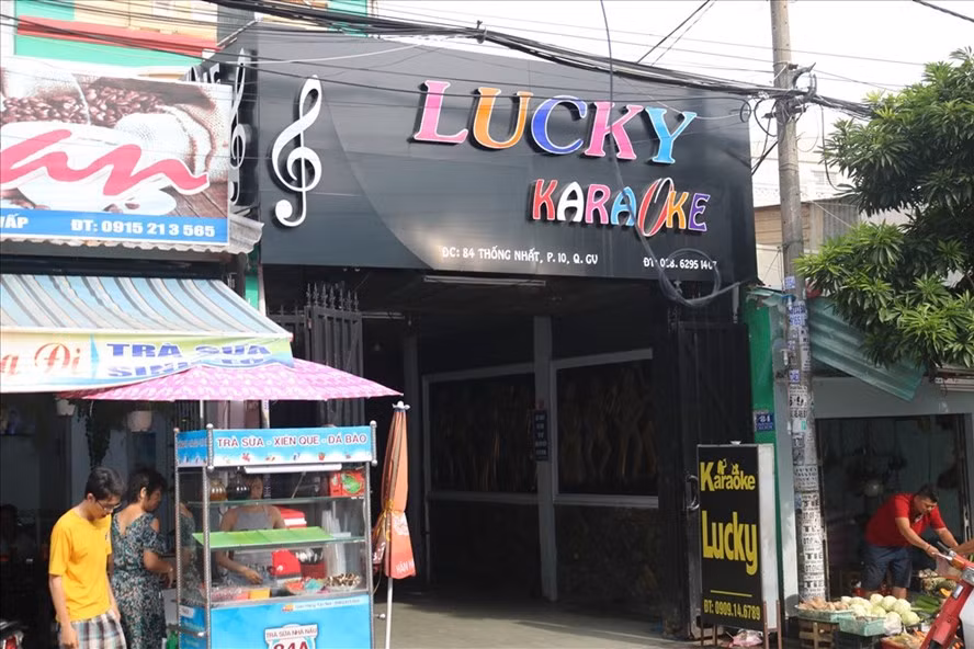 Quán karaoke Lucky, nơi hơn 40 đối tượng trẻ tuổi tham gia tiệc sinh nhật bằng ma túy. Ảnh H.C