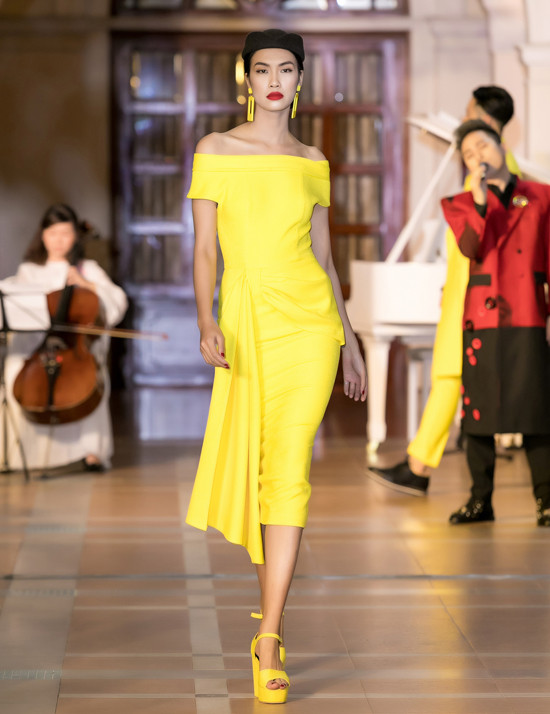 Cảm hứng cổ điển bao trùm các mẫu thiết kế váy trễ vai, đầm cài khuy, đầm xòe, váy bodycon... Cảm hứng cổ điển bao trùm các mẫu thiết kế váy trễ vai, đầm cài khuy, đầm xòe, váy bodycon...