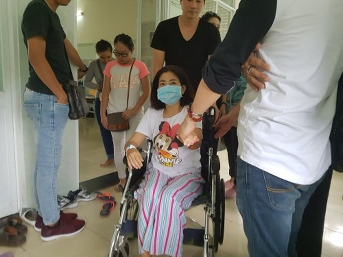 Mai Phương đang tiến hành xạ trị. Mai Phương đang tiến hành xạ trị.