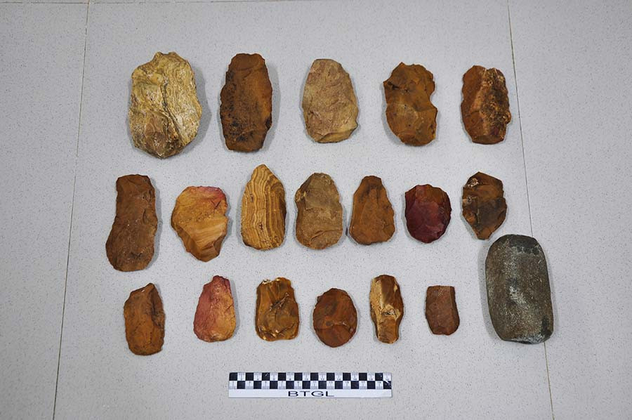 Hiện vật phát hiện tại làng Tpôn 2. Ảnh: Bá Tính