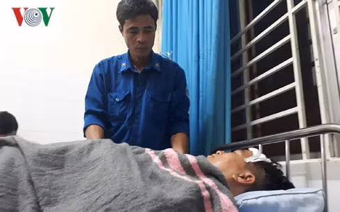 Hiện ông Nguyễn Văn Thuận đang được Bệnh viện Đa khoa Lâm Đồng theo dõi và điều trị.