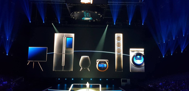 Galaxy Home trở thành thiết bị trung tâm điều khiển các vật dụng trong nhà, từ TV, tủ lạnh, loa, thậm chí cả máy giặt.