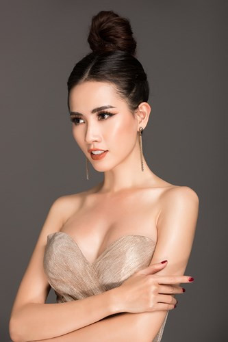  So với các thí sinh khác tham gia cuộc thi, Phan Thị Mơ là một trong những thí sinh lớn tuổi nhất nhưng lại được nằm trong top thí sinh được yêu thích nhất nhờ thân hình đẹp, kỹ năng catwalk điêu luyện.