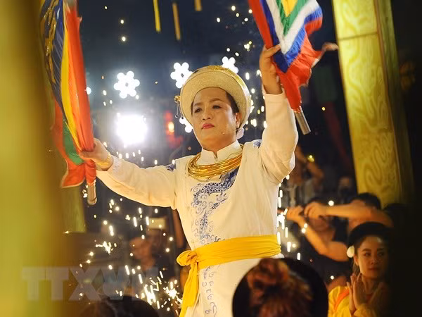 Thanh đồng Đặng Ngọc Anh (Hà Nội) được đề nghị xét tặng danh hiệu Nghệ nhân ưu tú (loại hình tập quán xã hội và tín ngưỡng). (Ảnh: TTXVN)