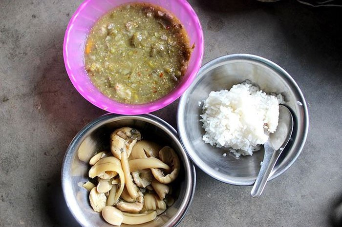 Món nấm xào trong bữa ăn của người Tây Nguyên.