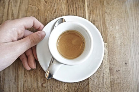  Ngồi nhâm nhi cà phê và ngắm cảnh đẹp Paris cũng là một cái 