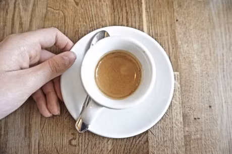  Ngồi nhâm nhi cà phê và ngắm cảnh đẹp Paris cũng là một cái 