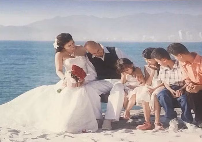  Ảnh kỷ niệm 15 năm ngày cưới của bà Lê Hoàng Diệp Thảo và ông Đặng Lê Nguyên Vũ