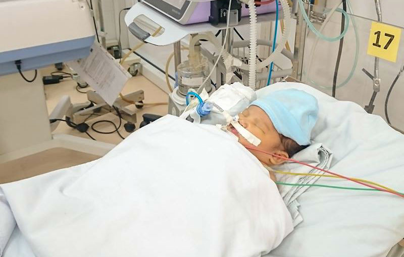 Bệnh nhi hiện đã qua cơn nguy kịch Bệnh nhi hiện đã qua cơn nguy kịch