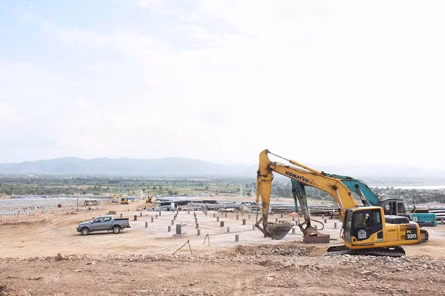 Đến thời điểm hiện tại, tiến độ thi công Dự án nhà máy điện mặt trời Krông Pa đã hoàn thành trên 70%