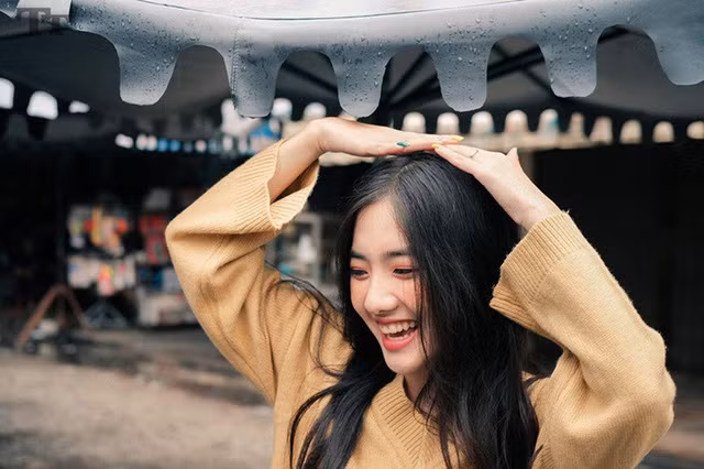 Mỹ Kiều trân trọng những gì ba mẹ trao cho nên khi được hỏi rằng cô có ý định phẫu thuật thẩm mỹ không thì Kiều thẳng thắn: “Em cảm thấy những nét trên khuôn mặt cũng như tổng thể của mình khá ổn. Em sẽ không bao giờ đụng chạm dao kéo để chỉnh sửa những gì ba mẹ đã cho mình”.
