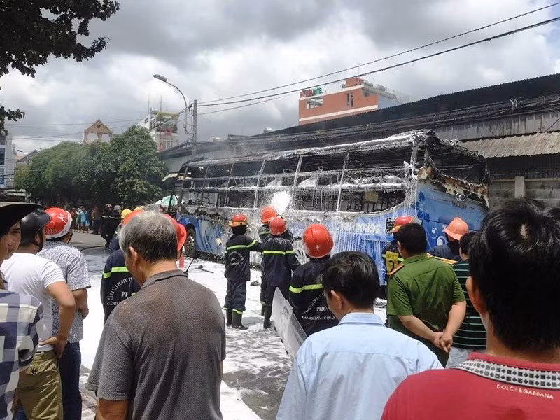 Cảnh sát PCCC sau đó có mặt khống chế hỏa hoạn trong ít phút.