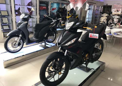 Honda Winner tại một đại lý ở quận Gò Vấp đang có giá bán dưới giá đề xuất 1-3 triệu đồng. Honda Winner tại một đại lý ở quận Gò Vấp đang có giá bán dưới giá đề xuất 1-3 triệu đồng.