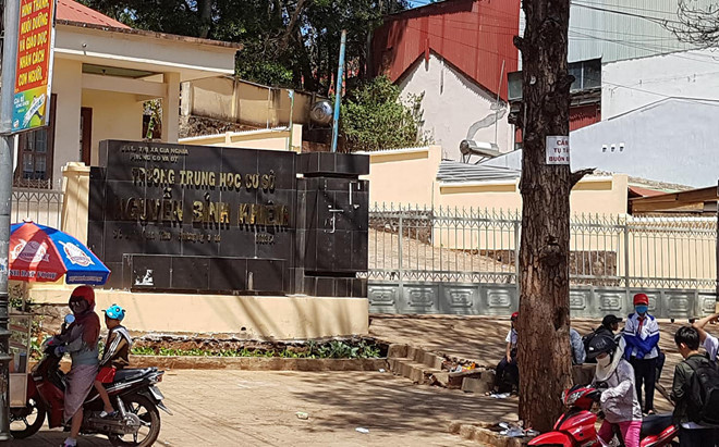 Trường THCS Nguyễn Bỉnh Khiêm, nơi bà Oanh công tác. Ảnh: Minh Lộc.