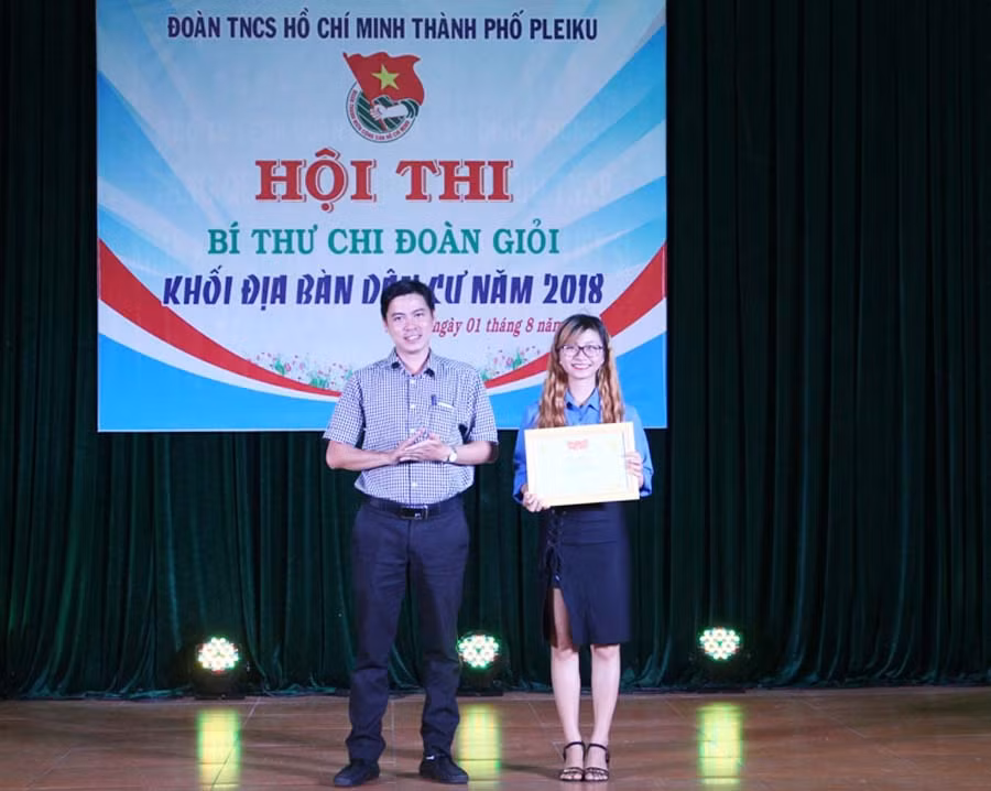  Giải nhất thuộc về thí sinh Siu Hà-Bí thư Chi đoàn tổ dân phố 8, phường Hoa Lư. Ảnh: P.L