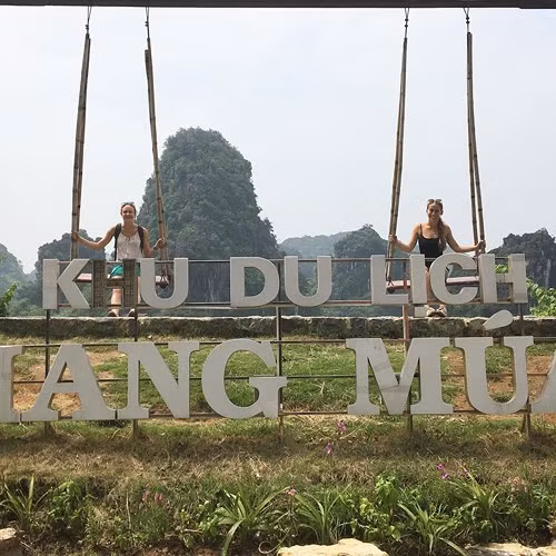 Điểm đến tiếp theo chính là Hang Múa - Địa điểm du lịch mới nổi được yêu thích nhất trong khu di sản Tràng An.