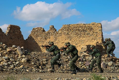 Quân đội Trung Quốc diễn tập. 