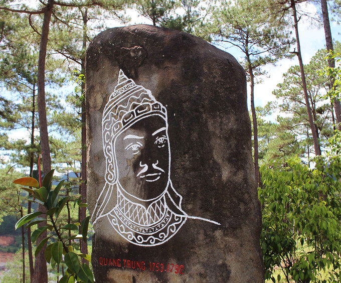 Giá tham quan là 30.000 đồng với người lớn, 15.000 đồng với trẻ em.