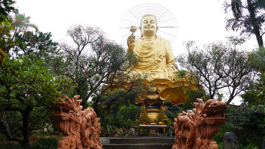 Chiêm bái tượng "Phật Thích Ca niêm hoa vi tiếu" ánh vàng trên cao nguyên ảnh 1 Chiêm bái tượng