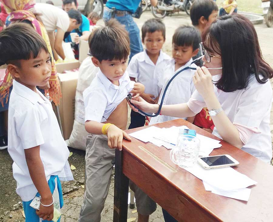  Tham gia BHYT, học sinh, sinh viên được chăm sóc sức khỏe một cách toàn diện. Ảnh: N.N