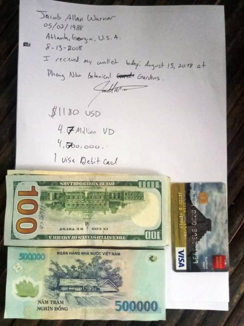 Tiền và vật dụng ông Jacob nhận lại