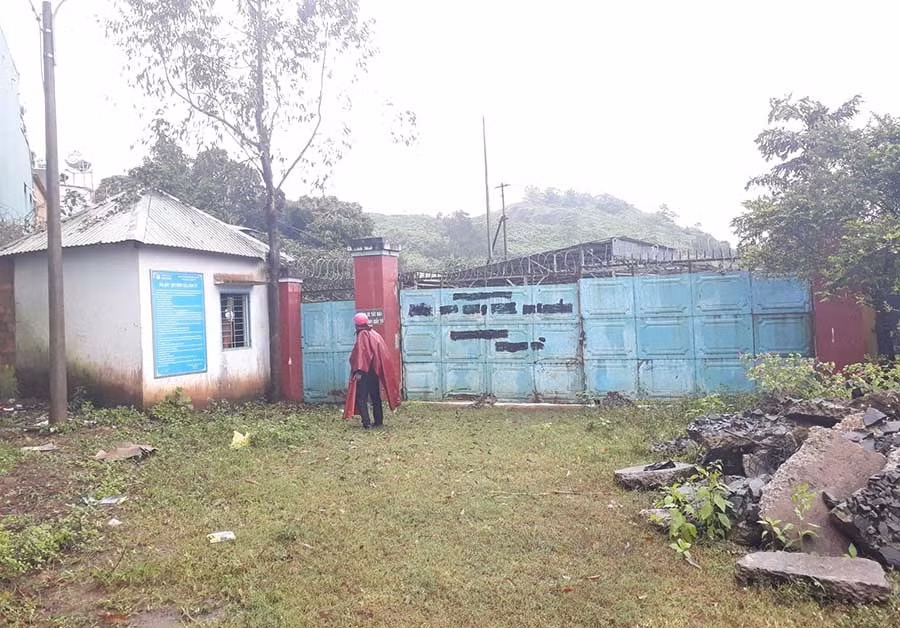  Trụ sở Công ty TNHH một thành viên Minh Thành đã đóng cửa, cỏ mọc um tùm. Ảnh: C.H