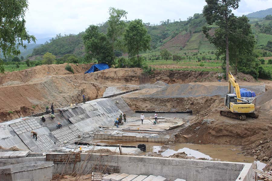  Thi công đập dâng Ia Rbol (thị xã Ayun Pa). Ảnh: N.D