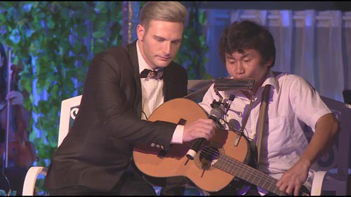 Quái kiệt Nguyễn Thế Vinh thường xuyên đi nước ngoài biểu diễn để có tiền lo cho cơ sở Hướng Dương Quái kiệt Nguyễn Thế Vinh thường xuyên đi nước ngoài biểu diễn để có tiền lo cho cơ sở Hướng Dương