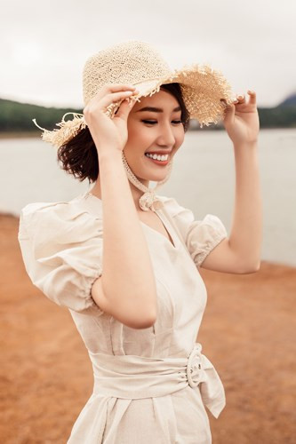 Với chiều cao 1m72 và gương mặt xinh đẹp “ăn hình” nhiều người nghĩ Thúy Ngân đã từng yêu nhiều và được nhiều đại gia "săn đón". Với chiều cao 1m72 và gương mặt xinh đẹp “ăn hình” nhiều người nghĩ Thúy Ngân đã từng yêu nhiều và được nhiều đại gia