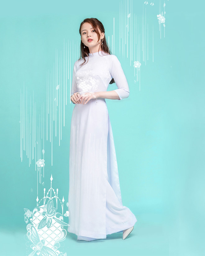  Cảm hứng kim hoàn là sự trân trọng cho một trong những nghề thủ công lâu đời nhất ở Việt Nam. Đúng như tên gọi, kim hoàn khơi gợi cho Lencii những hoa văn tinh tế, sang trọng, thổi làn gió mới lạ cho chiếc áo dài đến trường.