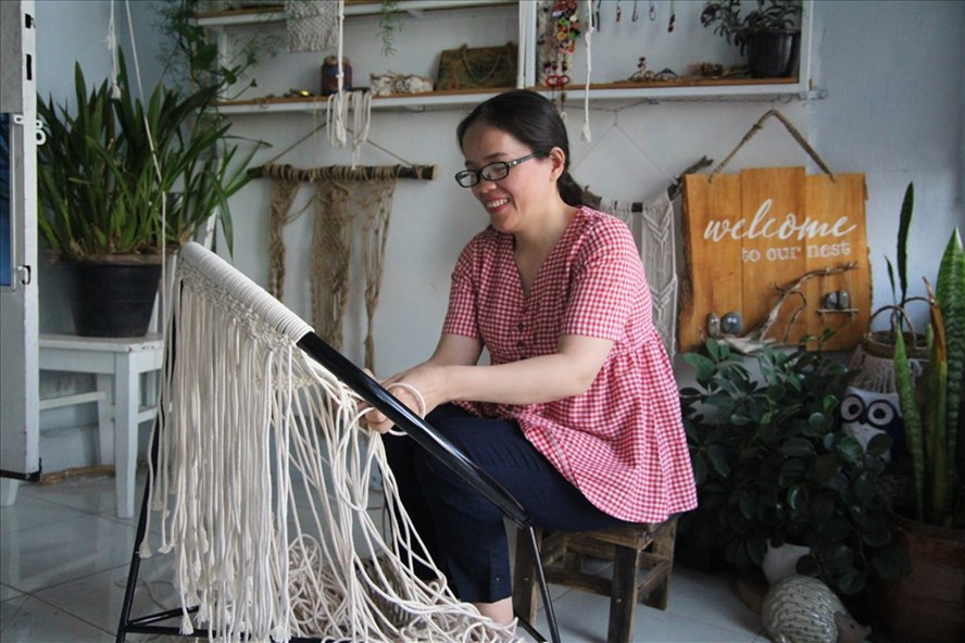 Đoan Thục quyết định bỏ nghề kỹ sư công nghệ lên núi khởi nghiệp bằng nghề thủ công. Đoan Thục quyết định bỏ nghề kỹ sư công nghệ lên núi khởi nghiệp bằng nghề thủ công.