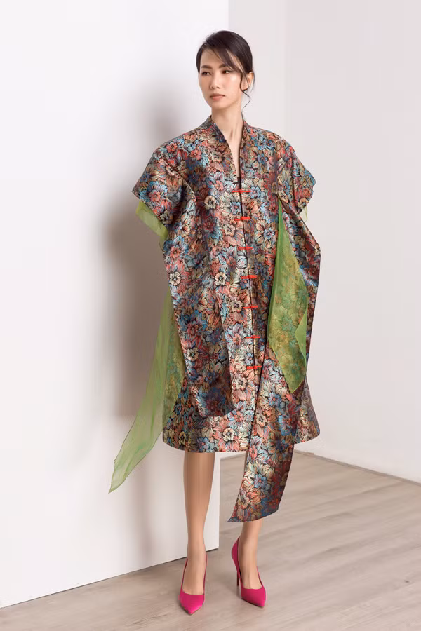 Bộ ảnh do chuyên gia trang điểm Xi Quân Lê hỗ trợ thực hiện.