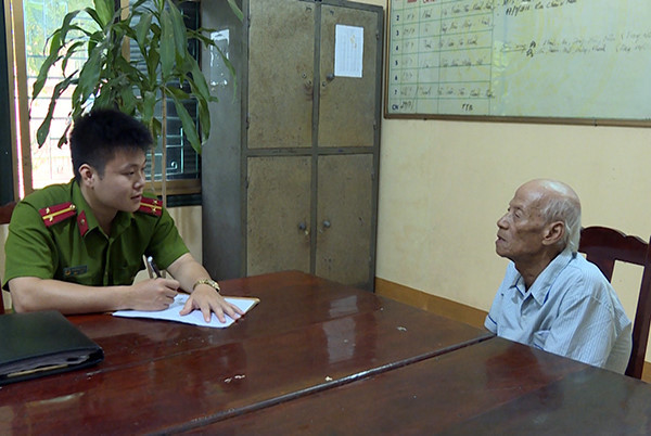 Cụ ông Nguyễn Xuân Diễn tại cơ quan điều tra: Nguồn báo Công an nhân dân