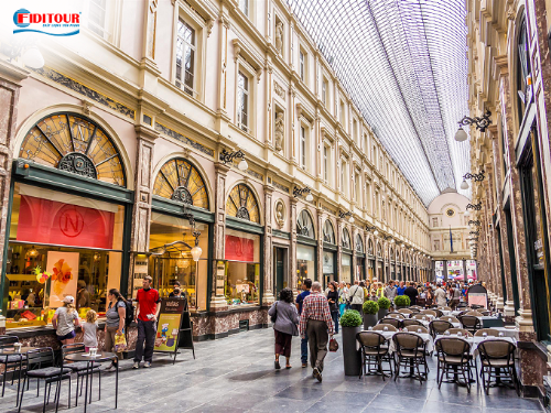 Galeries Royales Saint-Hubert được biết đến là một trong những con phố mua sắm đầu tiên ở châu Âu. Ảnh: Shutterstock Galeries Royales Saint-Hubert được biết đến là một trong những con phố mua sắm đầu tiên ở châu Âu. Ảnh: Shutterstock