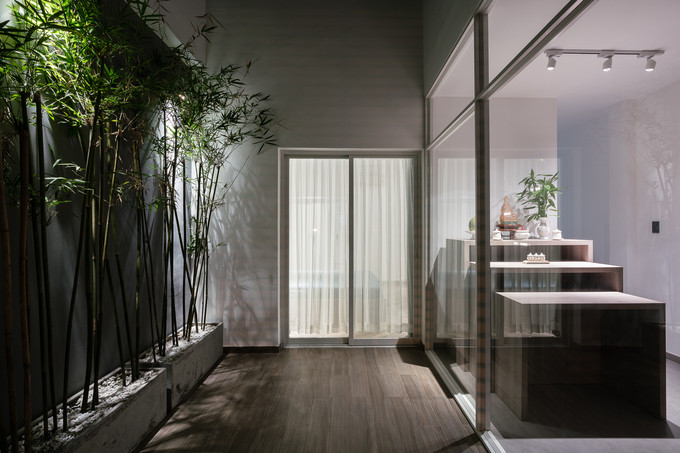 Ở tầng 3, khoảng không dành cho sân vườn tạo cảm giác xanh mát, thoáng đãng cho toàn công trình. Ở tầng 3, khoảng không dành cho sân vườn tạo cảm giác xanh mát, thoáng đãng cho toàn công trình.