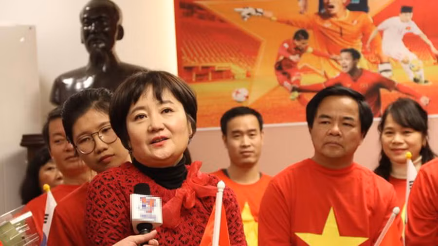 Bà Choi Song-A là người luôn đứng sau ủng hộ và quan tâm HLV Park Hang Seo suốt 32 năm qua.