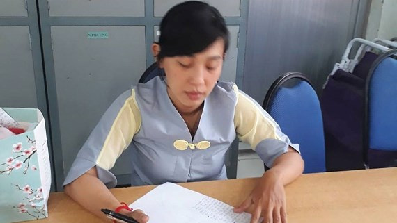 Nữ nhân viên ngân hàng 