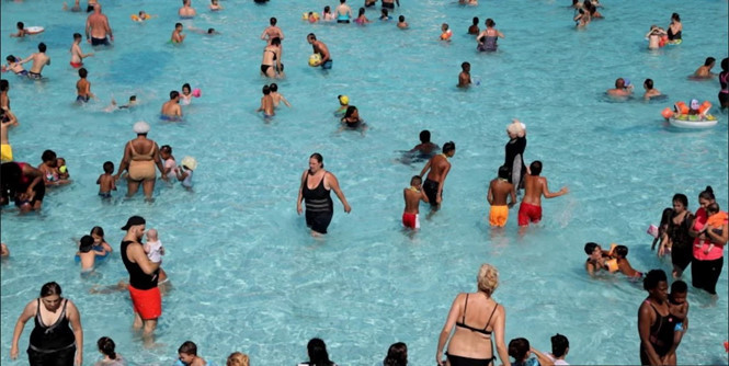 Một hồ bơi tại thành phố Essen ở Đức Một hồ bơi tại thành phố Essen ở Đức